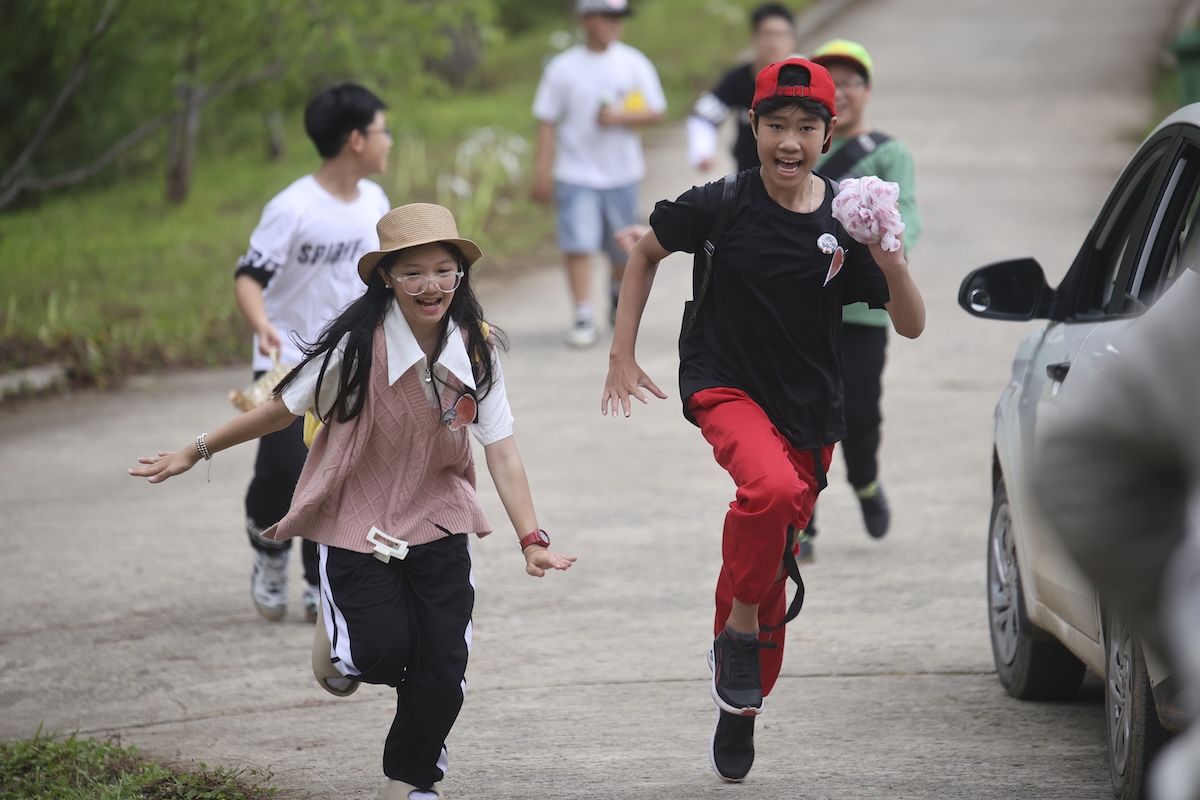 Trẻ con đến từ khắp mọi miền được vui chơi cùng thiên nhiên